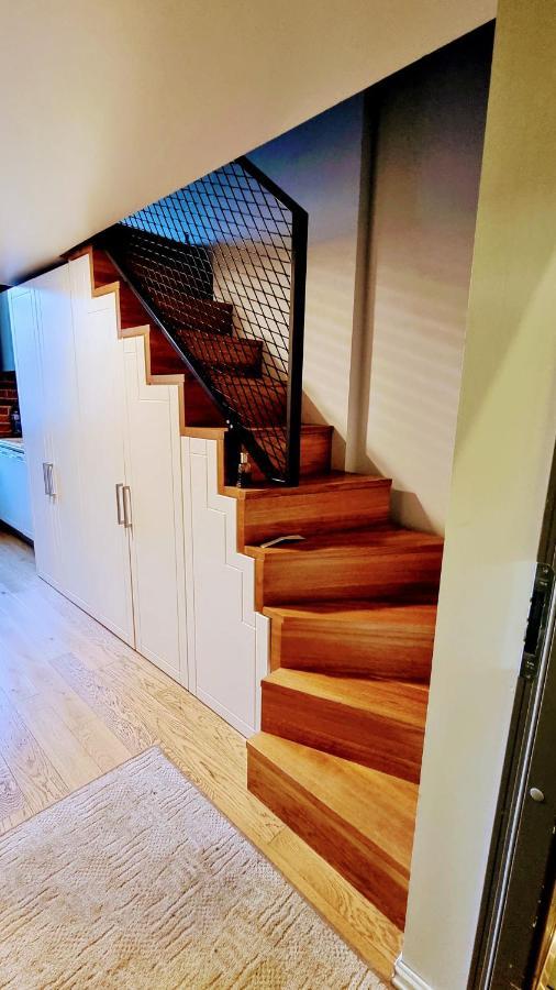 Cozy Two-Story Loft Apartments 6 تالين المظهر الخارجي الصورة